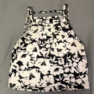 Kortni Jeane squares up top, BW flowers, Sz Large